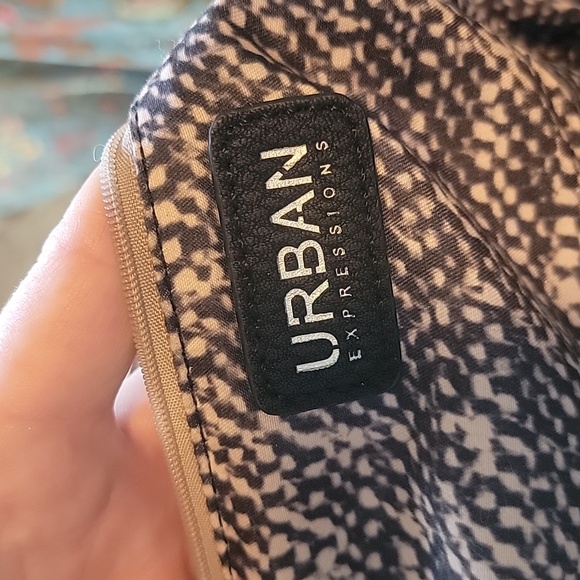 Great Sized Black Chain Shoulder Bag - Picture 6 of 6